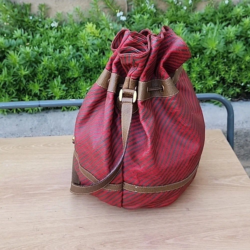 Gucci Red and Green Striped Vintage Women's Bucket Bag - Picture 2 of 16